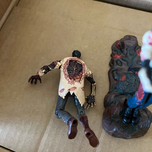 Resident Evil Lab Coat Zombie & Forest Speyer
Action Figures 1998 Toy Biz Capcom - Picture 5 of 6